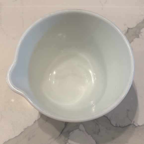 White PYREX small mixing bowl - Picture 2 of 6